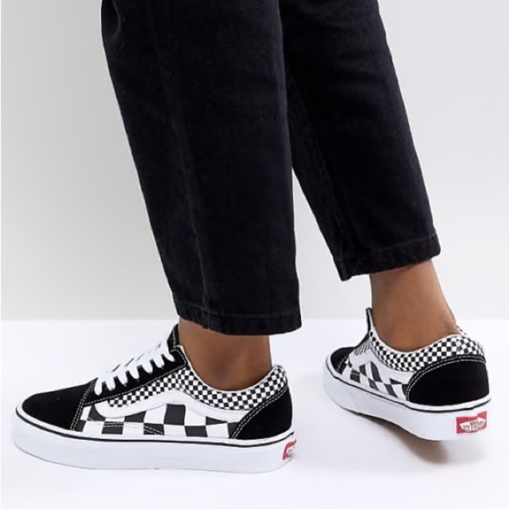 Vans Women's Black and White Sneakers Size 8
